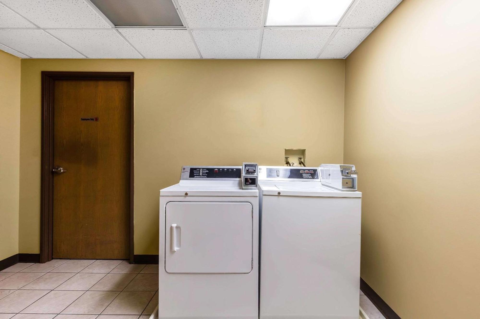 Econo Lodge Inn & Suites ディクソン エクステリア 写真